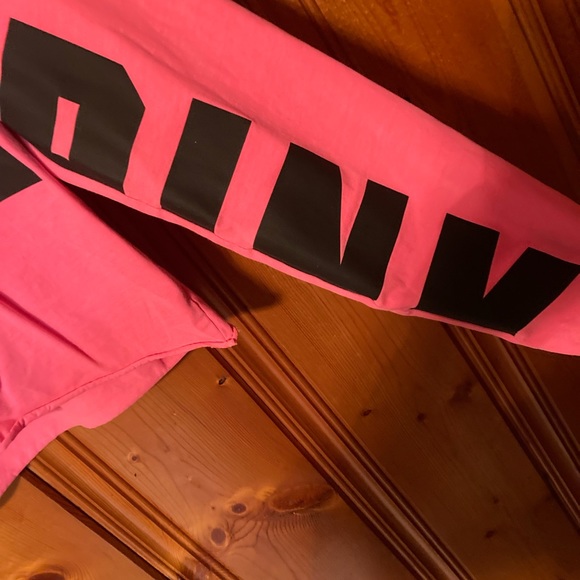 Size Medium Womens PINK long sleeve cropped top - Picture 3 of 4